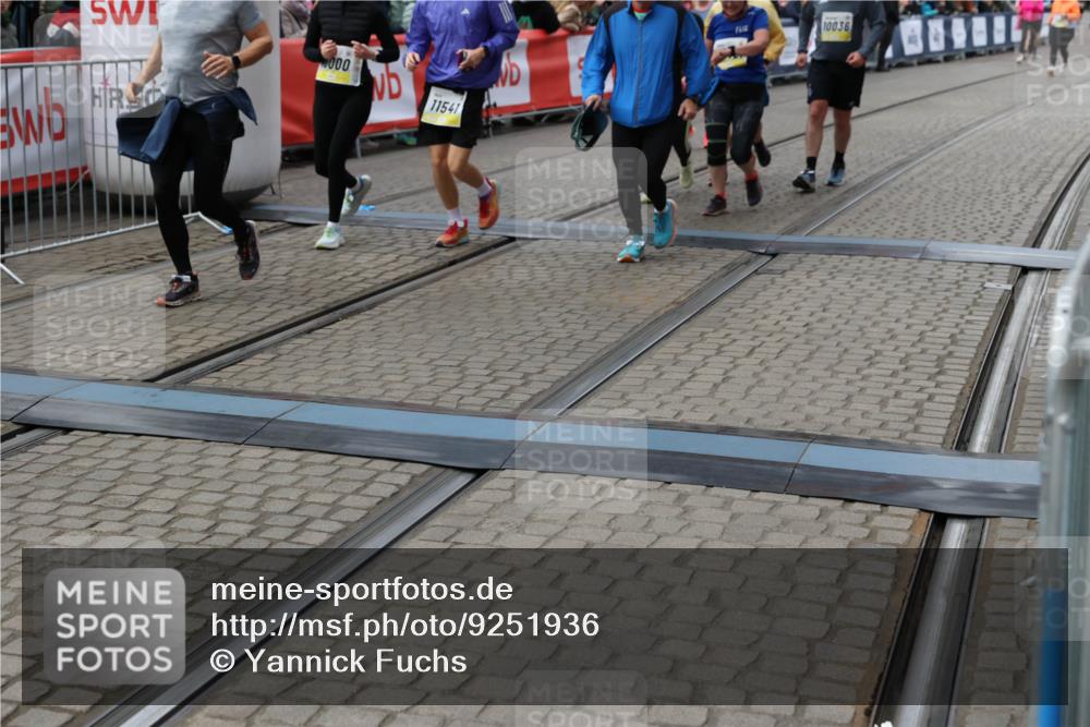 05.10.2025 - 20. swb-Marathon Bremen Yannick Fuchs http://msf.ph/oto/9251936 05.10.2025 11:14:05 Ziel 7014, 7410, 9342, 9631, 9667, 9946, 10000, 10036, 10512, 10671, 10721, 10756, 10842, 11541, 11548, 11652, 11653 meine-sportfotos.de