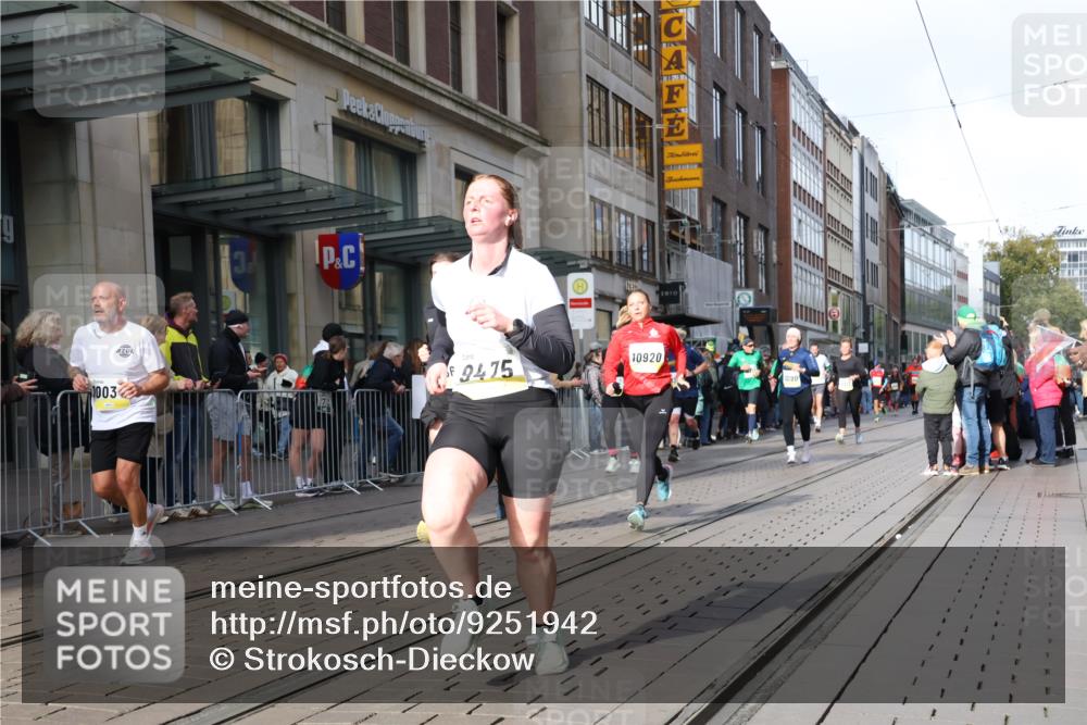 05.10.2025 - 20. swb-Marathon Bremen Strokosch-Dieckow http://msf.ph/oto/9251942 05.10.2025 10:54:48 Ziel 9176, 9201, 9318, 9427, 9475, 9570, 9654, 9791, 9881, 9933, 10003, 10014, 10034, 10116, 10180, 10231, 10307, 10326, 10920, 11042, 11140, 11317, 11320, 11363, 11470, 11507, 11523, 9176, 9201, 9318, 9427, 9475, 9570, 9654, 9791, 9881, 9933, 10003, 10014, 10034, 10116, 10180, 10231, 10307, 10326, 10920, 11042, 11140, 11317, 11320, 11363, 11470, 11507, 11523 meine-sportfotos.de