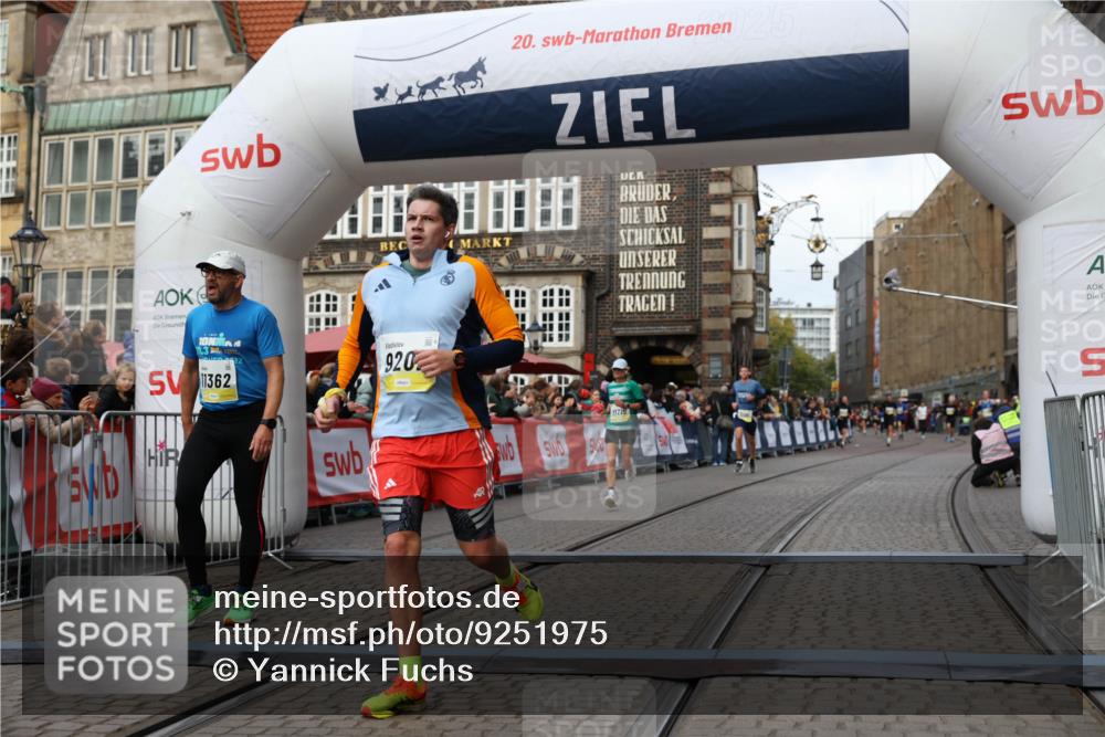 05.10.2025 - 20. swb-Marathon Bremen Yannick Fuchs http://msf.ph/oto/9251975 05.10.2025 10:45:11 Ziel 9202, 9590, 9678, 10091, 11362, 11715 meine-sportfotos.de