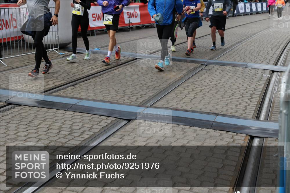 05.10.2025 - 20. swb-Marathon Bremen Yannick Fuchs http://msf.ph/oto/9251976 05.10.2025 11:14:06 Ziel 7014, 7410, 9012, 9342, 9631, 9667, 10000, 10036, 10512, 10721, 10756, 11541, 11548, 11652, 11653 meine-sportfotos.de