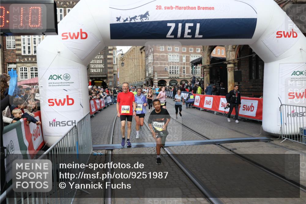 05.10.2025 - 20. swb-Marathon Bremen Yannick Fuchs http://msf.ph/oto/9251987 05.10.2025 10:53:59 Ziel 9456, 9494, 9701, 10046, 10416, 10616, 10696, 10966, 11141, 11383, 11445, 11533 meine-sportfotos.de