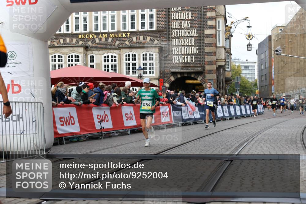 05.10.2025 - 20. swb-Marathon Bremen Yannick Fuchs http://msf.ph/oto/9252004 05.10.2025 10:45:11 Ziel 9202, 9590, 9678, 10091, 11362, 11715 meine-sportfotos.de