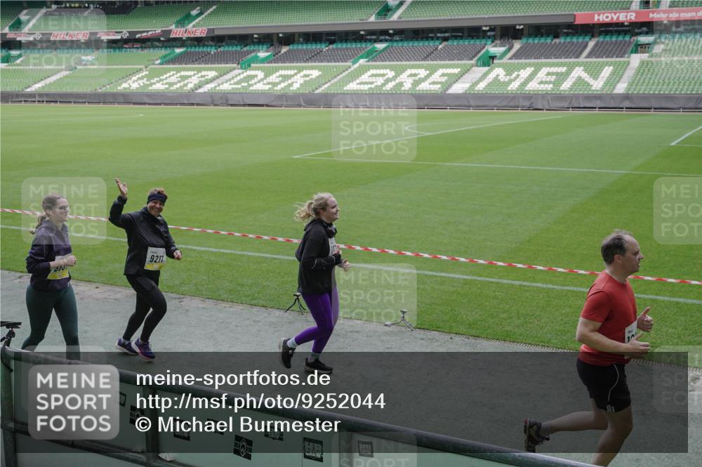 05.10.2025 - 20. swb-Marathon Bremen Michael Burmester http://msf.ph/oto/9252044 05.10.2025 10:41:19 Laufen im Stadion 7706, 9001, 9178, 9191, 9205, 9217, 9265, 9274, 9306, 9334, 9353, 9355, 9357, 9401, 9438, 9446, 9483, 9530, 9537, 9538, 9589, 9599, 9605, 9617, 9685, 9702, 9757, 9764, 9774, 9804, 9853, 9874, 9877, 9887, 9892, 9907, 9942, 10037, 10051, 10058, 10095, 10100, 10101, 10132, 10152, 10197, 10212, 10223, 10235, 10236, 10249, 10295, 10330, 10332, 10458, 10550, 10582, 10585, 10614, 10632 meine-sportfotos.de