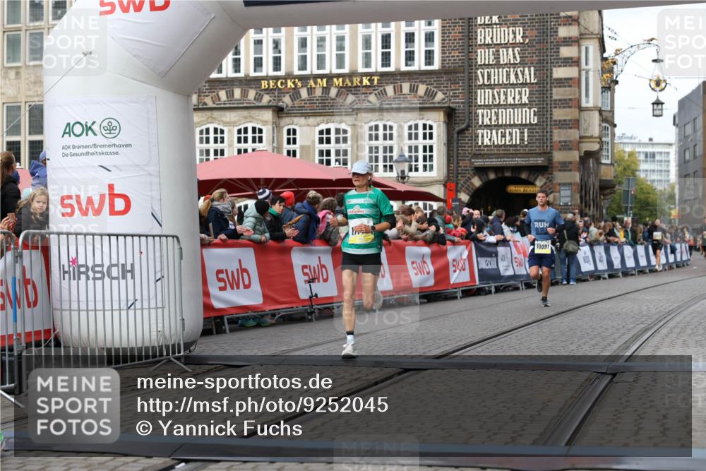 05.10.2025 - 20. swb-Marathon Bremen Yannick Fuchs http://msf.ph/oto/9252045 05.10.2025 10:45:12 Ziel 9202, 9590, 9678, 10091, 11362, 11715 meine-sportfotos.de