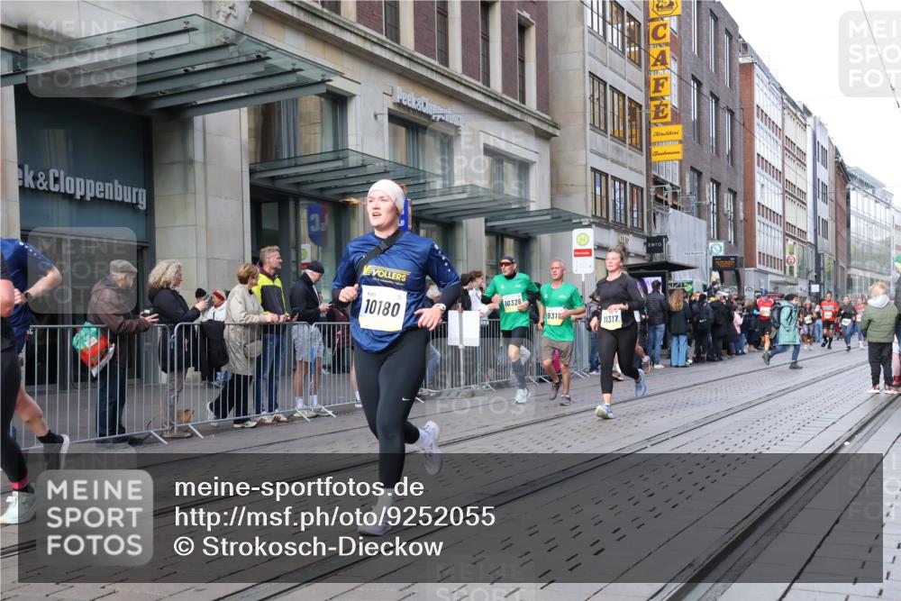 05.10.2025 - 20. swb-Marathon Bremen Strokosch-Dieckow http://msf.ph/oto/9252055 05.10.2025 10:54:52 Ziel 9176, 9201, 9318, 9350, 9475, 9514, 9654, 9791, 9881, 9933, 10003, 10014, 10034, 10116, 10180, 10260, 10307, 10326, 10920, 10970, 11042, 11115, 11140, 11317, 11363, 11380, 11431, 11507, 11523, 11702, 9176, 9201, 9318, 9350, 9475, 9514, 9654, 9791, 9881, 9933, 10003, 10014, 10034, 10116, 10180, 10260, 10307, 10326, 10920, 10970, 11042, 11115, 11140, 11317, 11363, 11507, 11523 meine-sportfotos.de