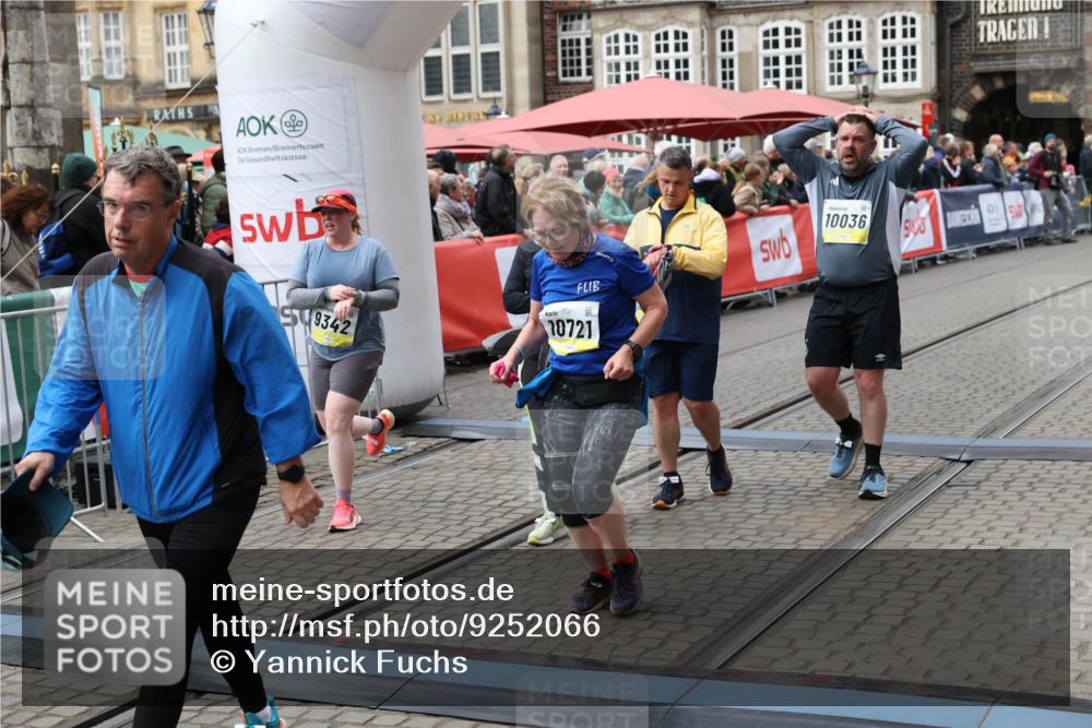 05.10.2025 - 20. swb-Marathon Bremen Yannick Fuchs http://msf.ph/oto/9252066 05.10.2025 11:14:08 Ziel 7014, 9012, 9342, 9631, 9667, 10000, 10036, 10512, 10721, 11541, 11548 meine-sportfotos.de