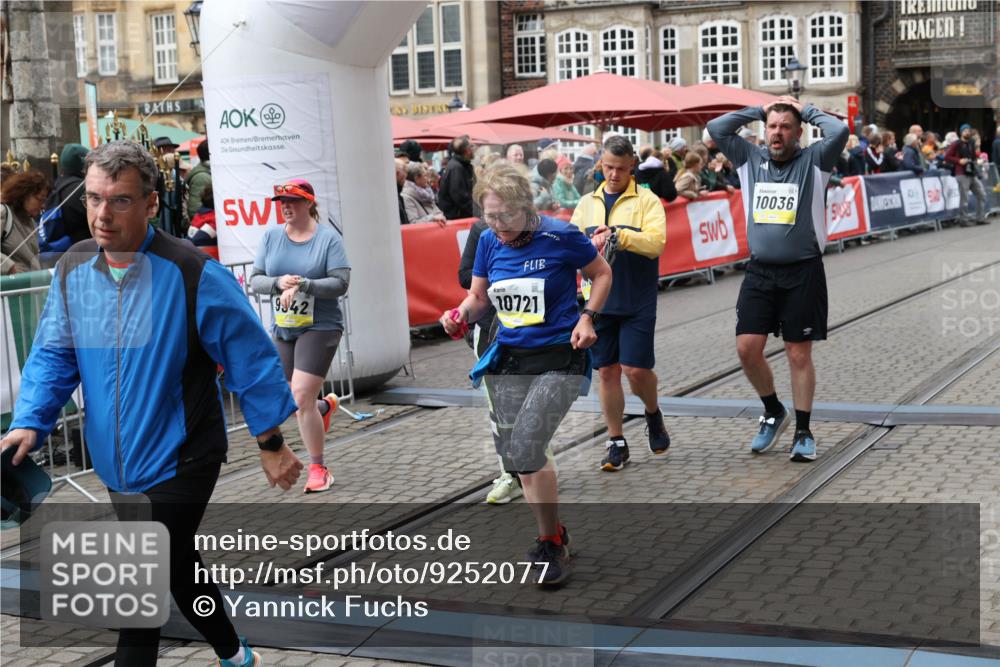 05.10.2025 - 20. swb-Marathon Bremen Yannick Fuchs http://msf.ph/oto/9252077 05.10.2025 11:14:08 Ziel 7014, 9012, 9342, 9631, 9667, 10000, 10036, 10512, 10721, 11541, 11548 meine-sportfotos.de
