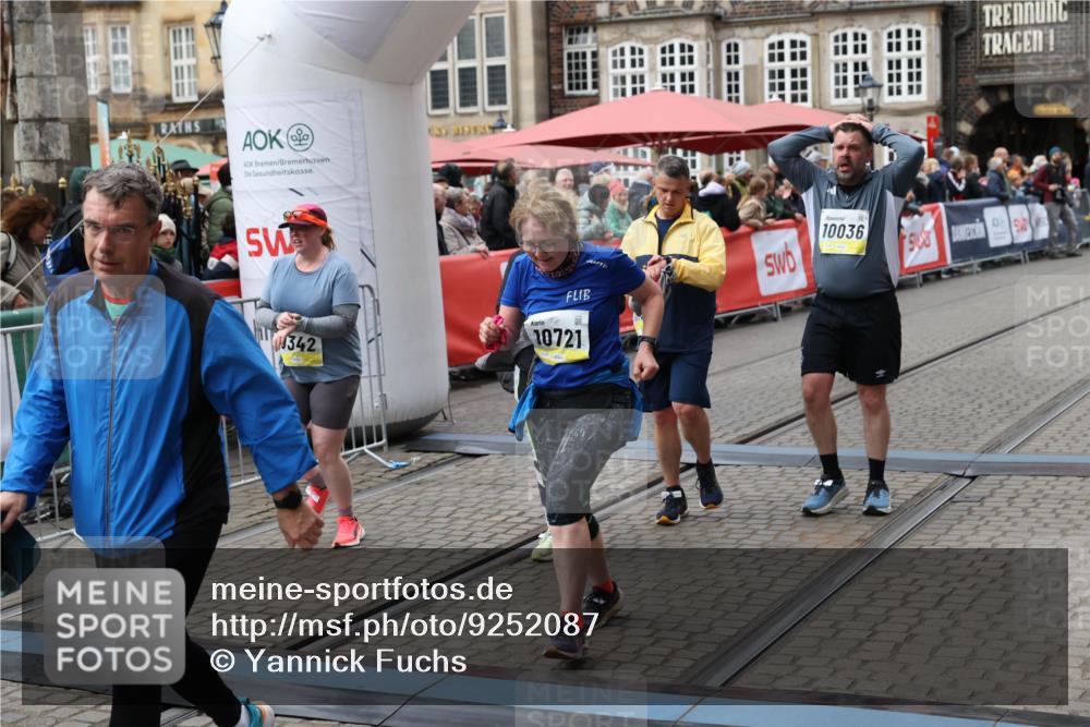 05.10.2025 - 20. swb-Marathon Bremen Yannick Fuchs http://msf.ph/oto/9252087 05.10.2025 11:14:08 Ziel 7014, 9012, 9342, 9631, 9667, 10000, 10036, 10512, 10721, 11541, 11548 meine-sportfotos.de