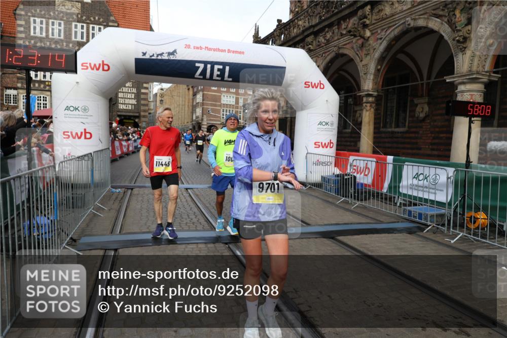 05.10.2025 - 20. swb-Marathon Bremen Yannick Fuchs http://msf.ph/oto/9252098 05.10.2025 10:54:03 Ziel 9313, 9456, 9548, 9701, 10046, 10163, 10484, 10616, 10696, 10785, 11152, 11445, 11533 meine-sportfotos.de