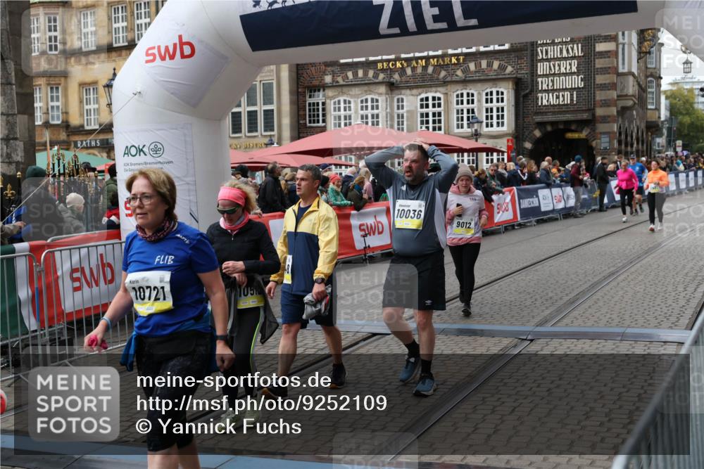 05.10.2025 - 20. swb-Marathon Bremen Yannick Fuchs http://msf.ph/oto/9252109 05.10.2025 11:14:09 Ziel 9012, 9342, 9631, 9667, 10000, 10036, 10512, 10721, 11541, 11548 meine-sportfotos.de