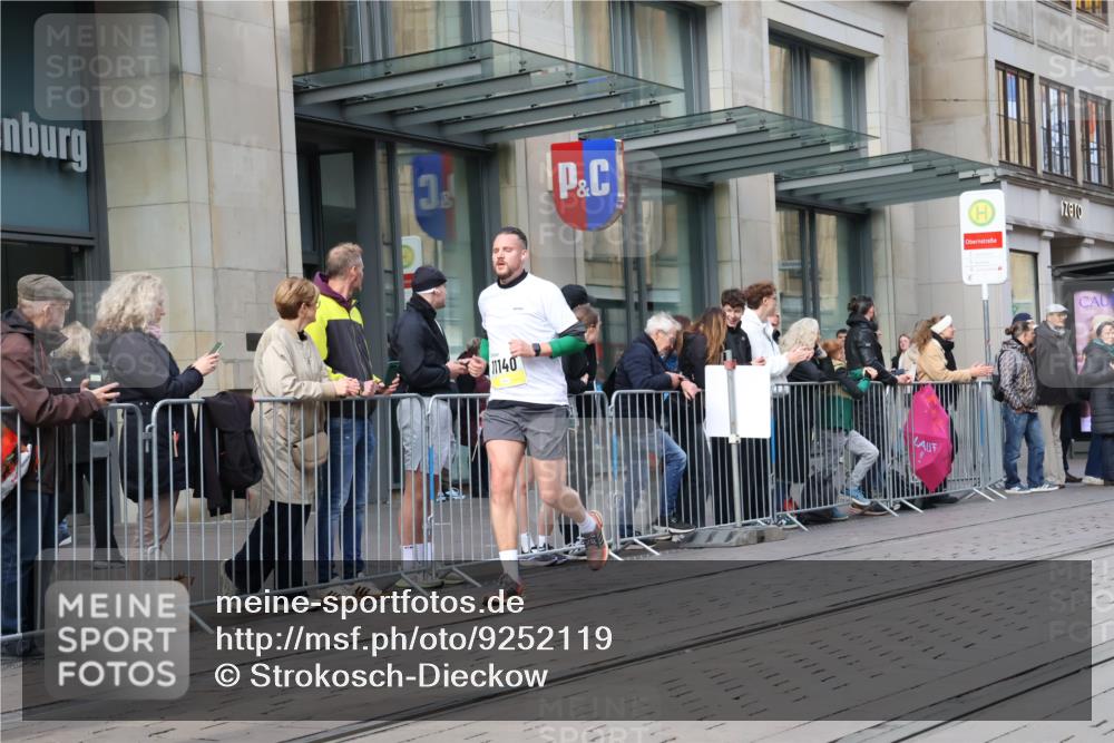 05.10.2025 - 20. swb-Marathon Bremen Strokosch-Dieckow http://msf.ph/oto/9252119 05.10.2025 10:54:55 Ziel 9176, 9201, 9318, 9350, 9514, 9654, 9722, 9791, 9881, 9902, 9933, 10003, 10014, 10034, 10116, 10180, 10256, 10260, 10307, 10326, 10920, 10970, 11042, 11115, 11140, 11317, 11363, 11380, 11431, 11702, 9176, 9201, 9318, 9350, 9514, 9654, 9722, 9791, 9881, 9902, 9933, 10003, 10014, 10034, 10116, 10180, 10256, 10260, 10307, 10326, 10920, 10970, 11042, 11115, 11140, 11317, 11363 meine-sportfotos.de