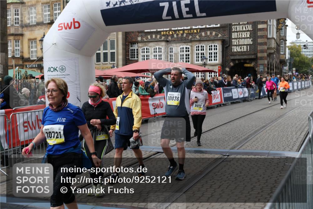 05.10.2025 - 20. swb-Marathon Bremen Yannick Fuchs http://msf.ph/oto/9252121 05.10.2025 11:14:09 Ziel 9012, 9342, 9631, 9667, 10000, 10036, 10512, 10721, 11541, 11548 meine-sportfotos.de