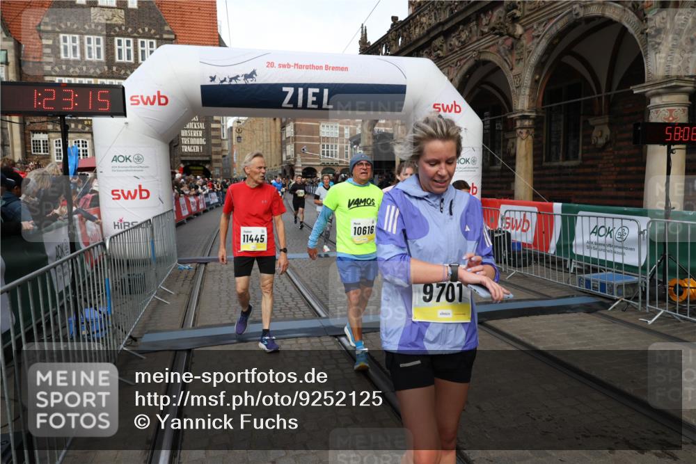 05.10.2025 - 20. swb-Marathon Bremen Yannick Fuchs http://msf.ph/oto/9252125 05.10.2025 10:54:04 Ziel 9313, 9456, 9548, 9701, 10046, 10163, 10484, 10616, 10696, 10785, 11152, 11445, 11533 meine-sportfotos.de