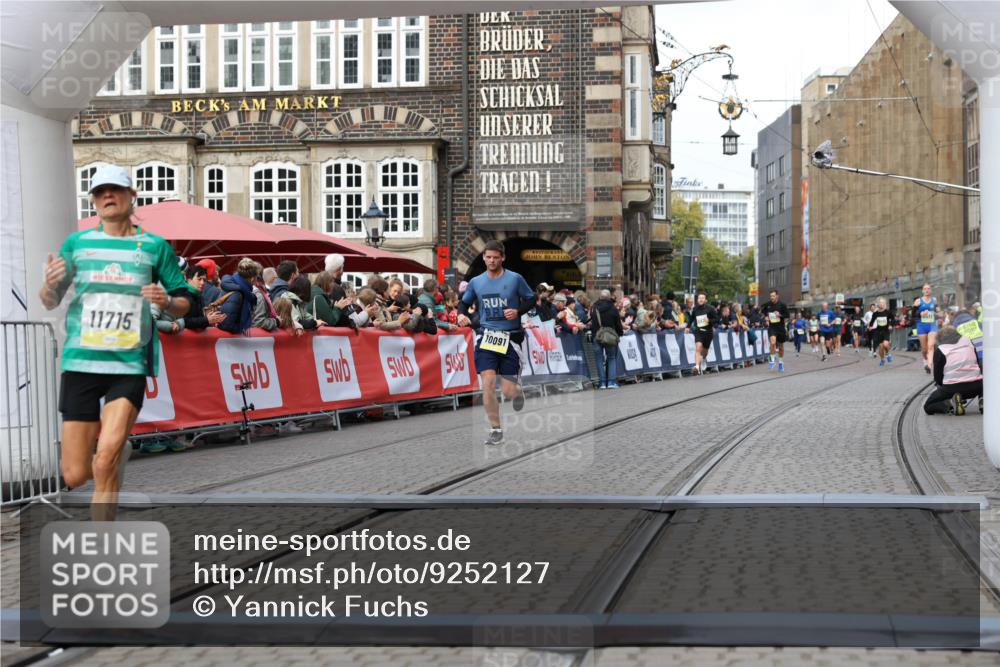 05.10.2025 - 20. swb-Marathon Bremen Yannick Fuchs http://msf.ph/oto/9252127 05.10.2025 10:45:13 Ziel 9202, 9678, 10091, 11362, 11715 meine-sportfotos.de