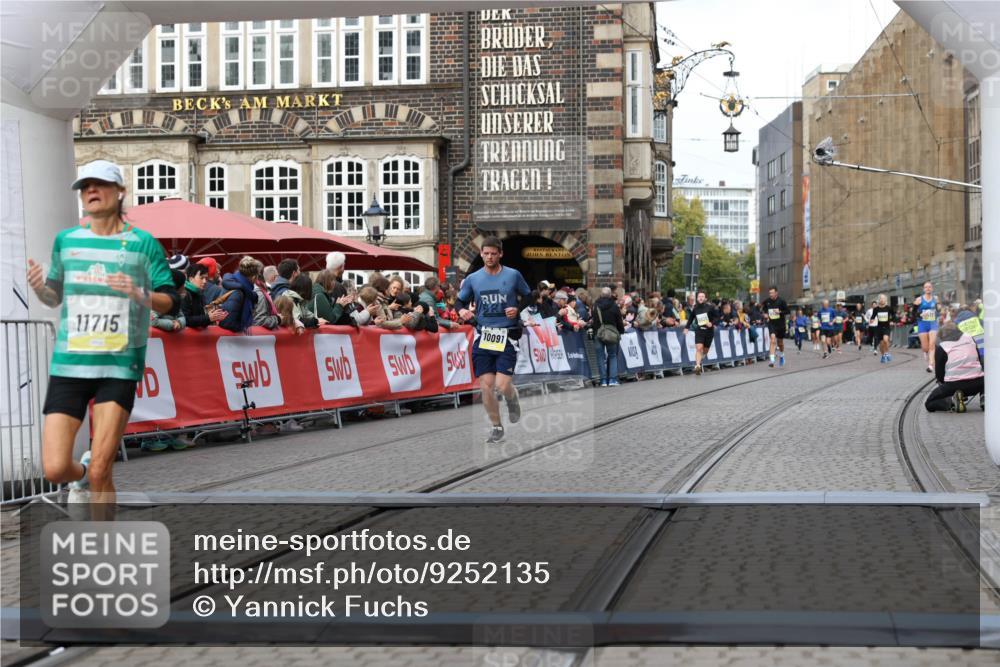 05.10.2025 - 20. swb-Marathon Bremen Yannick Fuchs http://msf.ph/oto/9252135 05.10.2025 10:45:13 Ziel 9202, 9678, 10091, 11362, 11715 meine-sportfotos.de