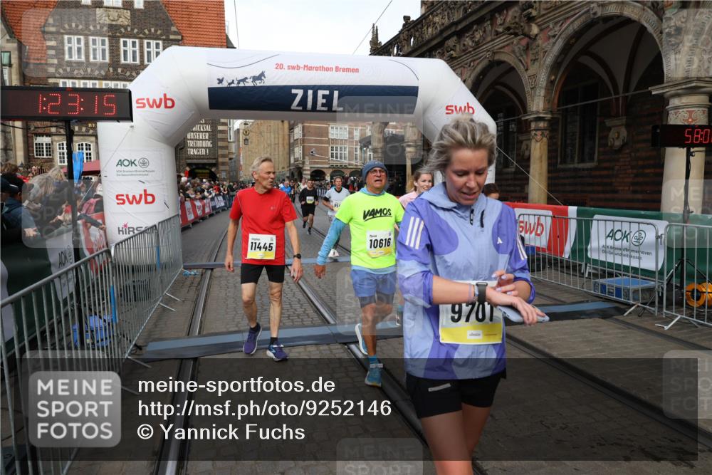 05.10.2025 - 20. swb-Marathon Bremen Yannick Fuchs http://msf.ph/oto/9252146 05.10.2025 10:54:04 Ziel 9313, 9456, 9548, 9701, 10046, 10163, 10484, 10616, 10696, 10785, 11152, 11445, 11533 meine-sportfotos.de