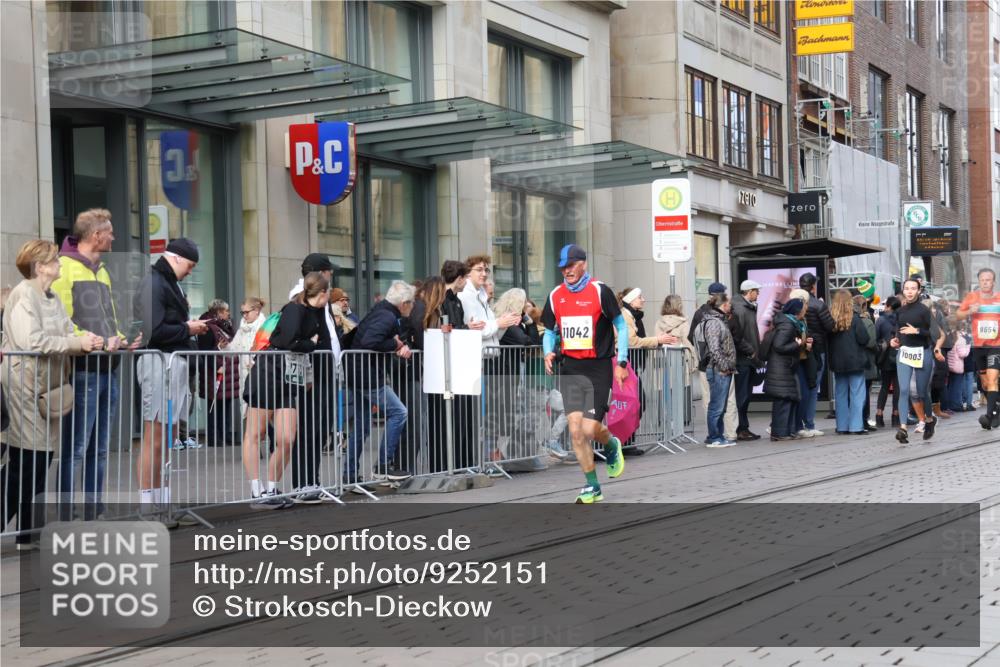 05.10.2025 - 20. swb-Marathon Bremen Strokosch-Dieckow http://msf.ph/oto/9252151 05.10.2025 10:54:56 Ziel 9176, 9201, 9318, 9350, 9514, 9654, 9722, 9881, 9902, 9933, 10003, 10014, 10034, 10116, 10180, 10256, 10260, 10307, 10326, 10920, 10970, 11042, 11115, 11140, 11317, 11363, 11380, 11431, 11702, 9176, 9201, 9318, 9350, 9514, 9654, 9722, 9881, 9902, 9933, 10003, 10014, 10034, 10116, 10180, 10256, 10260, 10307, 10326, 10920, 10970, 11042, 11115, 11140, 11317, 11363 meine-sportfotos.de