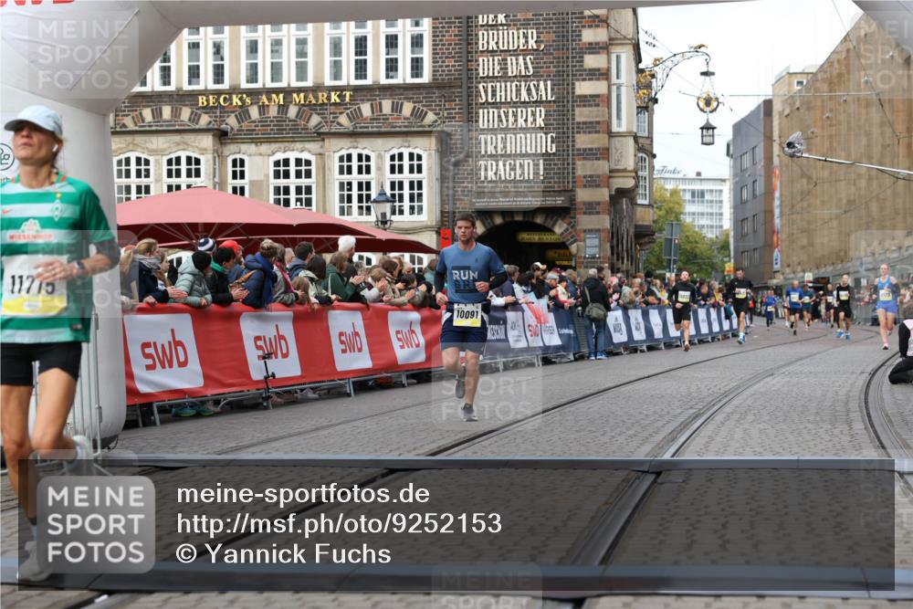 05.10.2025 - 20. swb-Marathon Bremen Yannick Fuchs http://msf.ph/oto/9252153 05.10.2025 10:45:13 Ziel 9202, 9678, 10091, 11362, 11715 meine-sportfotos.de
