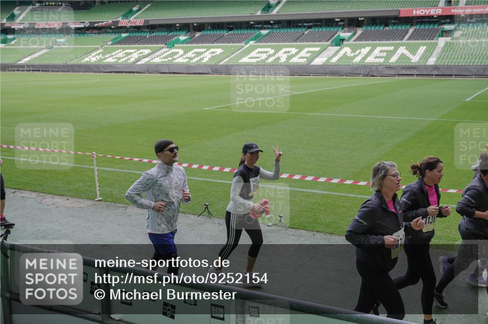 05.10.2025 - 20. swb-Marathon Bremen Michael Burmester http://msf.ph/oto/9252154 05.10.2025 10:41:23 Laufen im Stadion 7706, 8533, 9001, 9178, 9191, 9217, 9265, 9274, 9306, 9334, 9353, 9355, 9357, 9401, 9438, 9446, 9483, 9530, 9537, 9538, 9589, 9599, 9605, 9617, 9685, 9702, 9757, 9764, 9774, 9804, 9853, 9874, 9877, 9887, 9892, 9907, 9942, 9982, 10037, 10051, 10058, 10095, 10100, 10101, 10125, 10132, 10148, 10152, 10197, 10212, 10223, 10235, 10236, 10249, 10295, 10330, 10332, 10458, 10550, 10582, 10585, 10614, 10632, 11232, 11379, 11437 meine-sportfotos.de