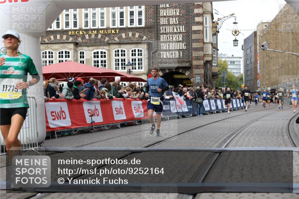 05.10.2025 - 20. swb-Marathon Bremen Yannick Fuchs http://msf.ph/oto/9252164 05.10.2025 10:45:13 Ziel 9202, 9678, 10091, 11362, 11715 meine-sportfotos.de