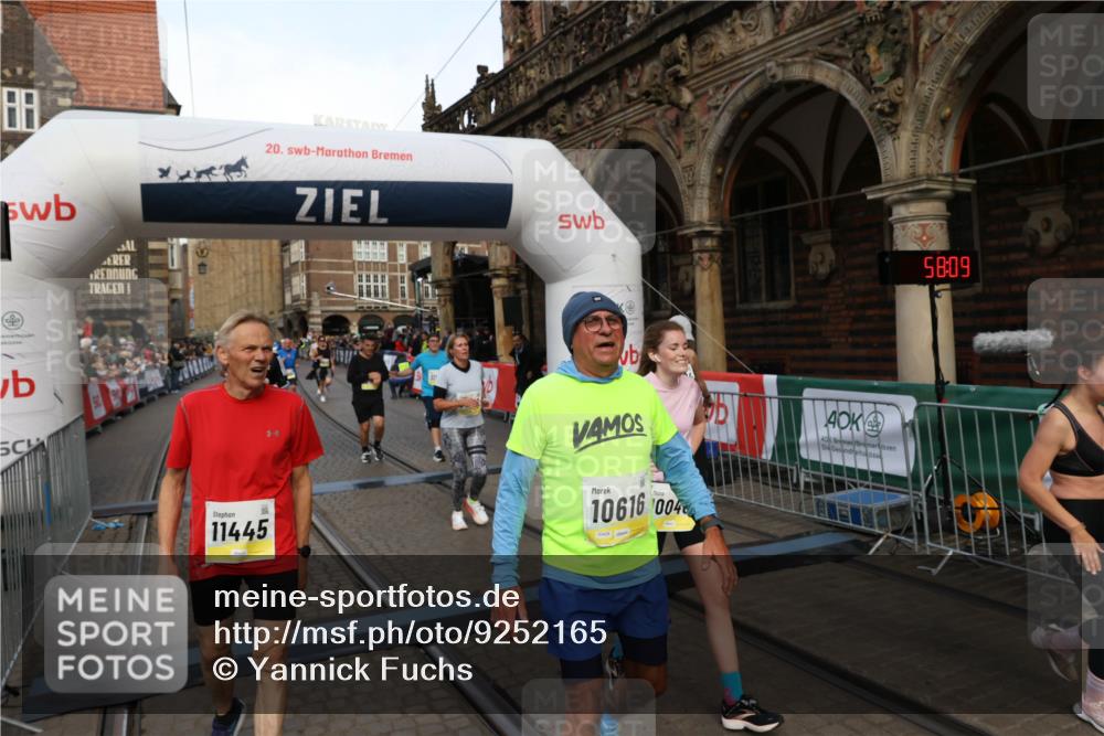 05.10.2025 - 20. swb-Marathon Bremen Yannick Fuchs http://msf.ph/oto/9252165 05.10.2025 10:54:05 Ziel 9313, 9456, 9548, 9701, 10046, 10075, 10163, 10484, 10616, 10696, 10785, 11152, 11339, 11445, 11533 meine-sportfotos.de