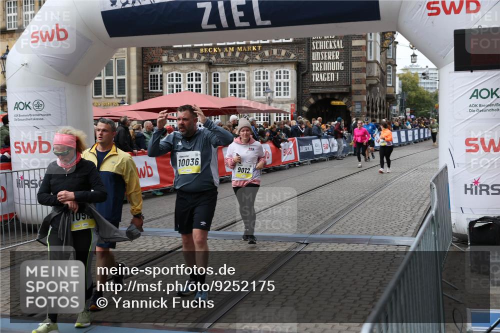 05.10.2025 - 20. swb-Marathon Bremen Yannick Fuchs http://msf.ph/oto/9252175 05.10.2025 11:14:10 Ziel 9012, 9342, 9631, 9667, 10000, 10036, 10512, 10721, 11541, 11548 meine-sportfotos.de