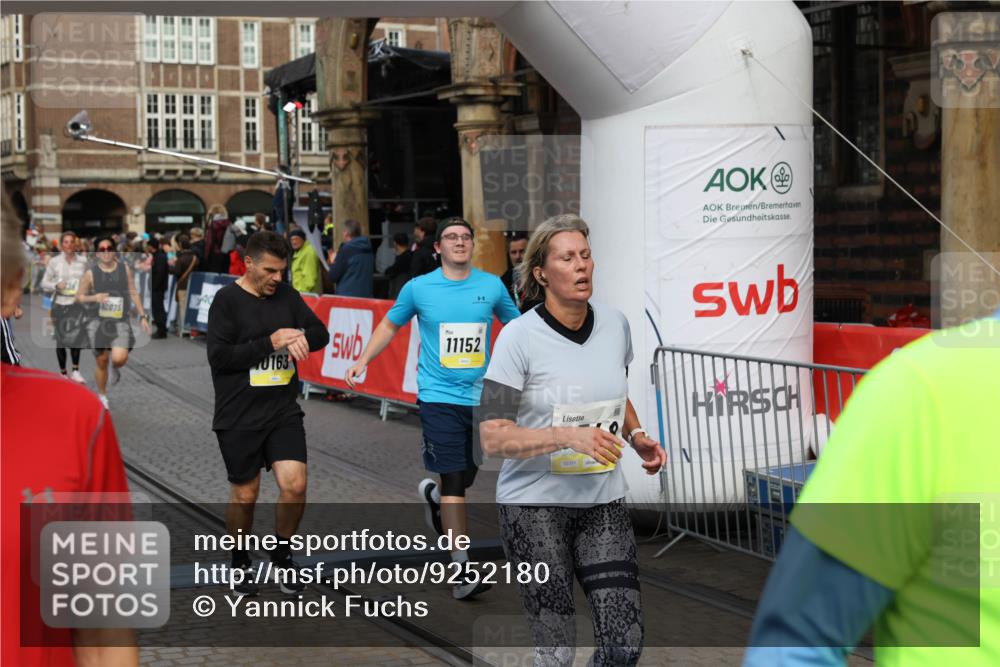 05.10.2025 - 20. swb-Marathon Bremen Yannick Fuchs http://msf.ph/oto/9252180 05.10.2025 10:54:06 Ziel 9313, 9456, 9548, 9701, 9835, 10046, 10075, 10163, 10484, 10616, 10785, 11152, 11339, 11533, 11593 meine-sportfotos.de