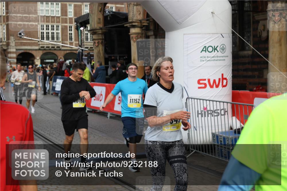 05.10.2025 - 20. swb-Marathon Bremen Yannick Fuchs http://msf.ph/oto/9252188 05.10.2025 10:54:06 Ziel 9313, 9456, 9548, 9701, 9835, 10046, 10075, 10163, 10484, 10616, 10785, 11152, 11339, 11533, 11593 meine-sportfotos.de