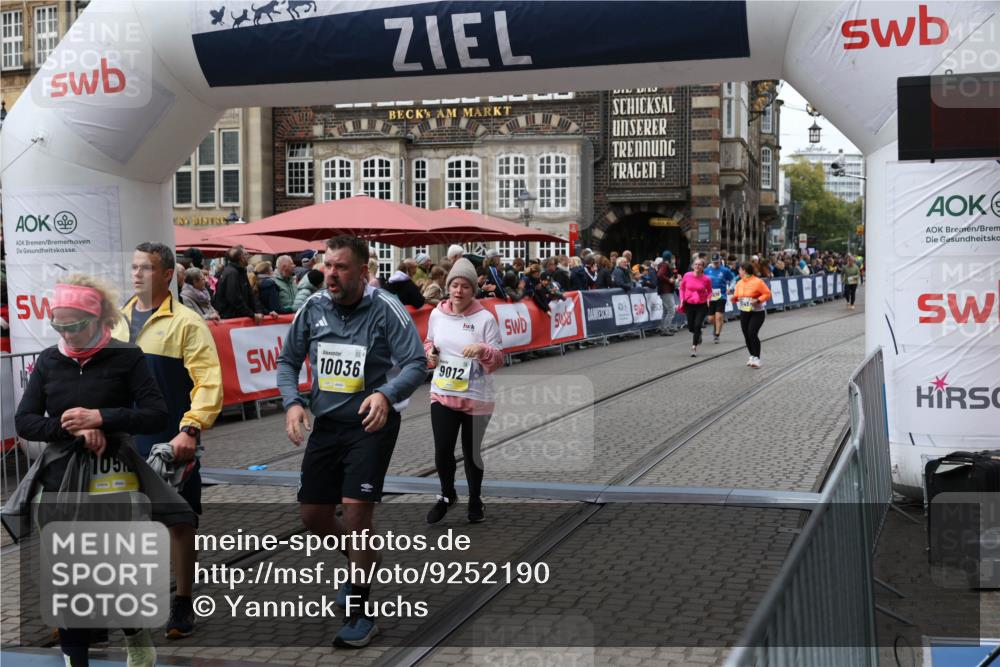 05.10.2025 - 20. swb-Marathon Bremen Yannick Fuchs http://msf.ph/oto/9252190 05.10.2025 11:14:10 Ziel 9012, 9342, 9631, 9667, 10000, 10036, 10512, 10721, 11541, 11548 meine-sportfotos.de