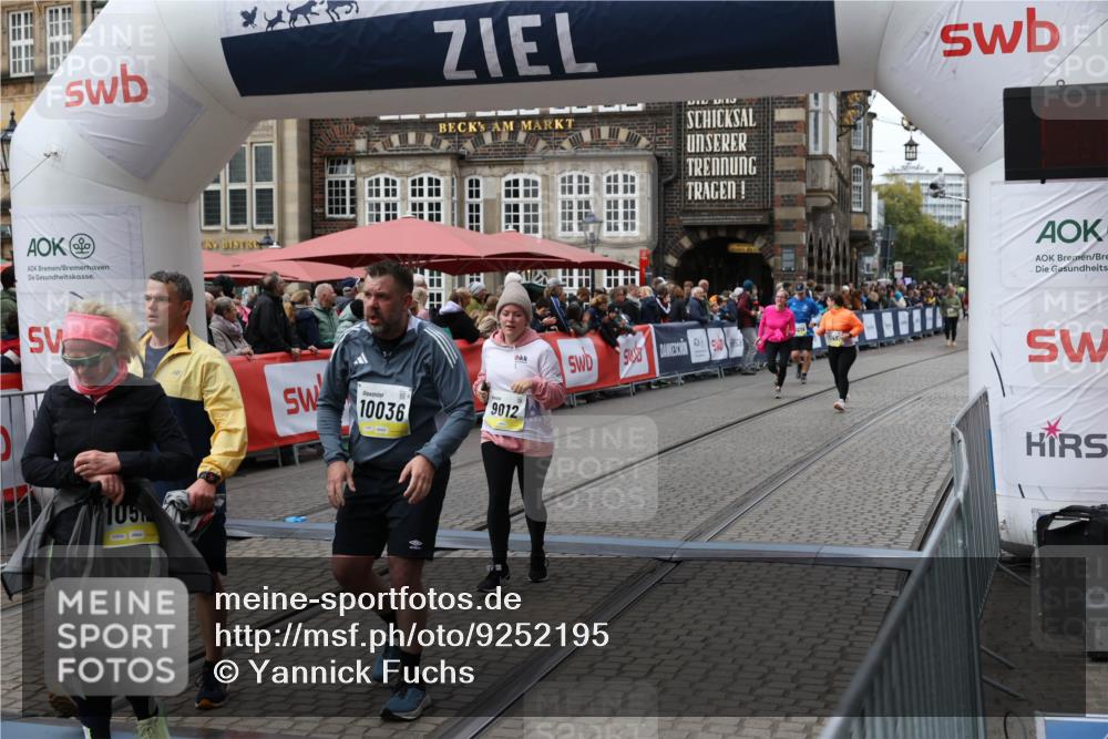 05.10.2025 - 20. swb-Marathon Bremen Yannick Fuchs http://msf.ph/oto/9252195 05.10.2025 11:14:10 Ziel 9012, 9342, 9631, 9667, 10000, 10036, 10512, 10721, 11541, 11548 meine-sportfotos.de