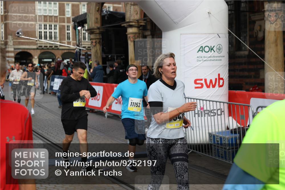 05.10.2025 - 20. swb-Marathon Bremen Yannick Fuchs http://msf.ph/oto/9252197 05.10.2025 10:54:06 Ziel 9313, 9456, 9548, 9701, 9835, 10046, 10075, 10163, 10484, 10616, 10785, 11152, 11339, 11533, 11593 meine-sportfotos.de