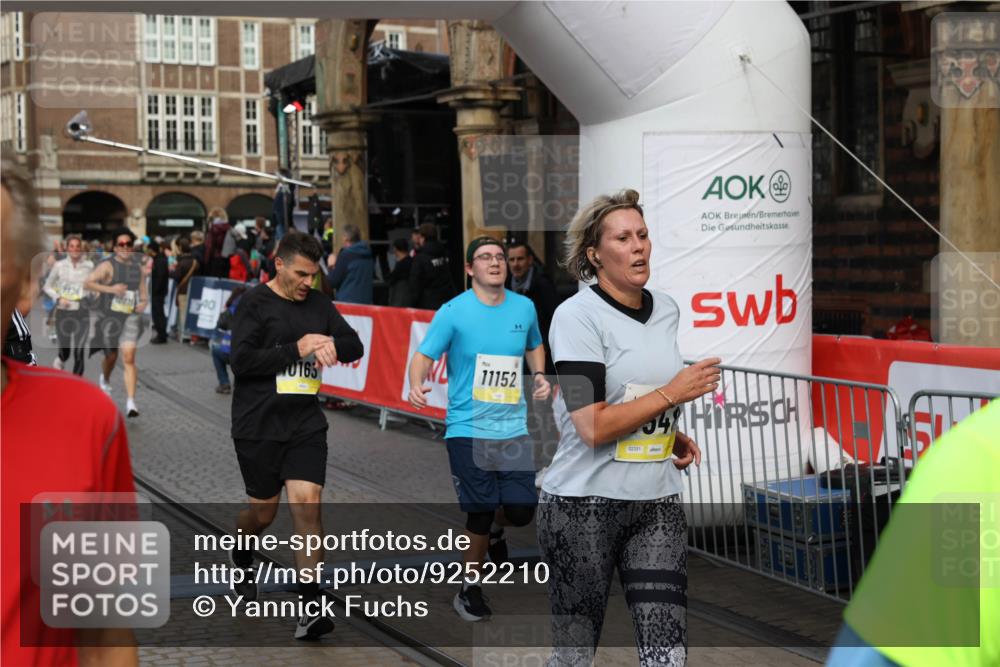 05.10.2025 - 20. swb-Marathon Bremen Yannick Fuchs http://msf.ph/oto/9252210 05.10.2025 10:54:06 Ziel 9313, 9456, 9548, 9701, 9835, 10046, 10075, 10163, 10484, 10616, 10785, 11152, 11339, 11533, 11593 meine-sportfotos.de