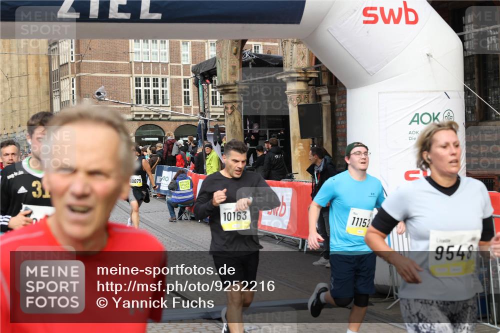 05.10.2025 - 20. swb-Marathon Bremen Yannick Fuchs http://msf.ph/oto/9252216 05.10.2025 10:54:06 Ziel 9313, 9456, 9548, 9701, 9835, 10046, 10075, 10163, 10484, 10616, 10785, 11152, 11339, 11533, 11593 meine-sportfotos.de