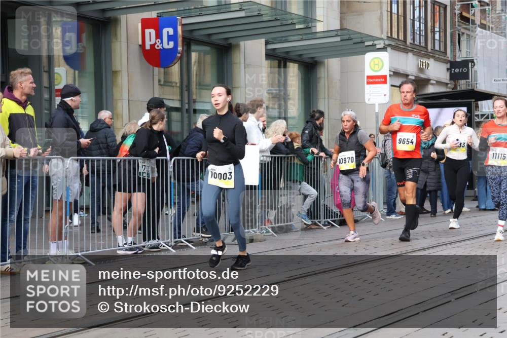 05.10.2025 - 20. swb-Marathon Bremen Strokosch-Dieckow http://msf.ph/oto/9252229 05.10.2025 10:55:00 Ziel 9176, 9201, 9318, 9350, 9514, 9654, 9722, 9856, 9881, 9902, 9933, 10003, 10034, 10111, 10116, 10180, 10256, 10260, 10307, 10326, 10745, 10970, 11025, 11042, 11115, 11140, 11197, 11317, 11380, 11431, 11702, 9176, 9201, 9318, 9350, 9514, 9654, 9722, 9856, 9881, 9902, 9933, 10003, 10034, 10111, 10116, 10180, 10256, 10260, 10307, 10326, 10745, 10970, 11025, 11042, 11115, 11140, 11317 meine-sportfotos.de