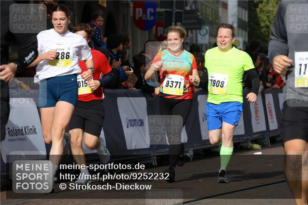 05.10.2025 - 20. swb-Marathon Bremen Strokosch-Dieckow http://msf.ph/oto/9252232 05.10.2025 11:01:28 Ziel 7908, 9278, 9286, 9322, 9371, 10056, 10157, 10324, 10336, 11194, 11493, 11633 meine-sportfotos.de