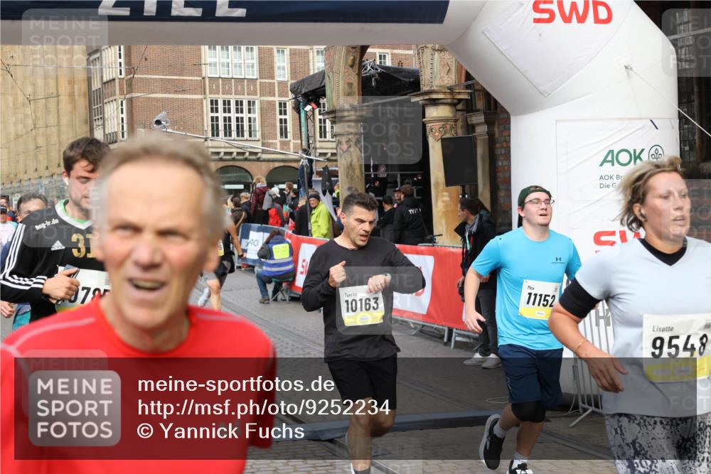 05.10.2025 - 20. swb-Marathon Bremen Yannick Fuchs http://msf.ph/oto/9252234 05.10.2025 10:54:06 Ziel 9313, 9456, 9548, 9701, 9835, 10046, 10075, 10163, 10484, 10616, 10785, 11152, 11339, 11533, 11593 meine-sportfotos.de