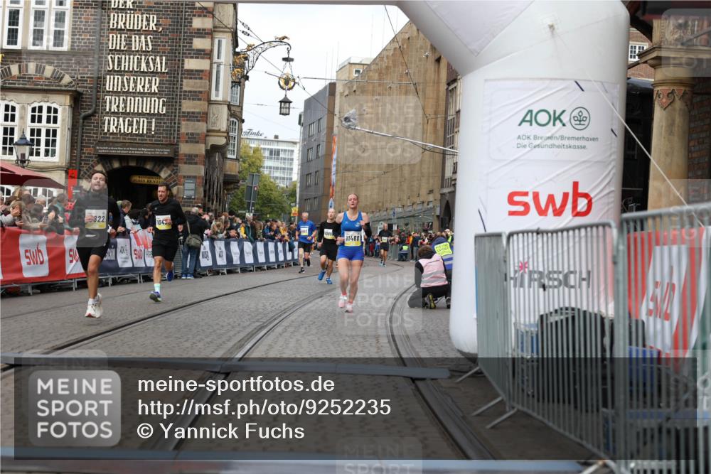 05.10.2025 - 20. swb-Marathon Bremen Yannick Fuchs http://msf.ph/oto/9252235 05.10.2025 10:45:18 Ziel 10091, 10431, 10822, 11488, 11715 meine-sportfotos.de