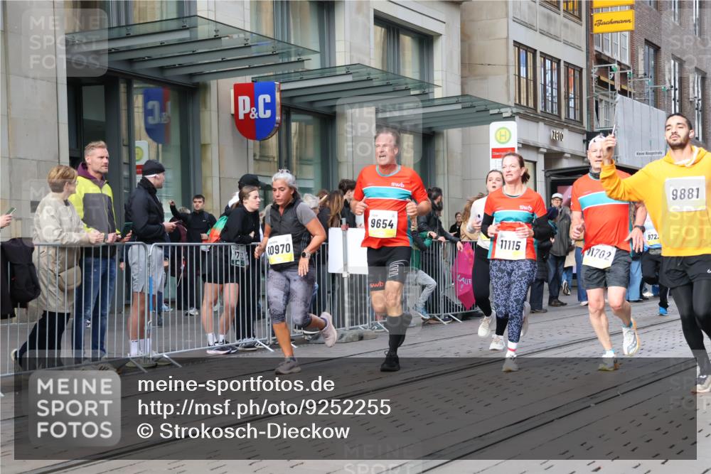 05.10.2025 - 20. swb-Marathon Bremen Strokosch-Dieckow http://msf.ph/oto/9252255 05.10.2025 10:55:01 Ziel 9176, 9201, 9318, 9350, 9514, 9654, 9722, 9856, 9881, 9902, 9933, 10003, 10034, 10111, 10116, 10256, 10260, 10262, 10326, 10745, 10970, 11025, 11042, 11115, 11140, 11197, 11317, 11380, 11431, 11702, 9176, 9201, 9318, 9350, 9514, 9654, 9722, 9856, 9881, 9902, 9933, 10003, 10034, 10111, 10116, 10256, 10260, 10262, 10326, 10745, 10970, 11025, 11042, 11115, 11140, 11317 meine-sportfotos.de