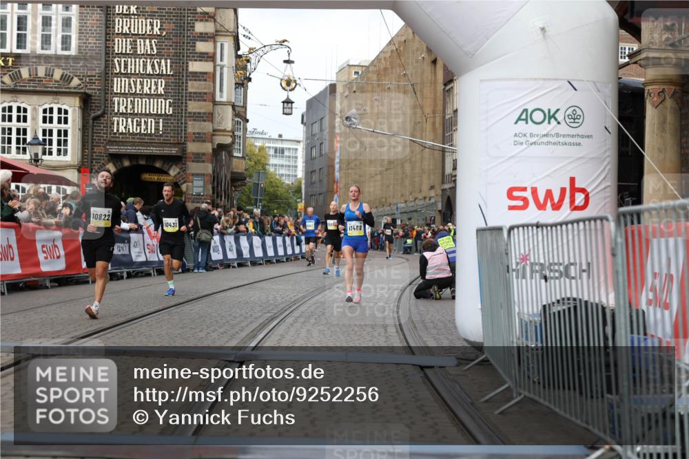 05.10.2025 - 20. swb-Marathon Bremen Yannick Fuchs http://msf.ph/oto/9252256 05.10.2025 10:45:18 Ziel 10091, 10431, 10822, 11488, 11715 meine-sportfotos.de