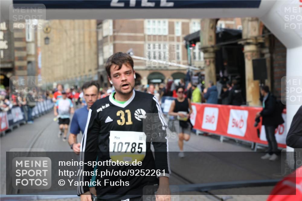 05.10.2025 - 20. swb-Marathon Bremen Yannick Fuchs http://msf.ph/oto/9252261 05.10.2025 10:54:07 Ziel 9313, 9456, 9520, 9548, 9807, 9835, 10046, 10075, 10163, 10484, 10616, 10785, 11152, 11339, 11533, 11593 meine-sportfotos.de