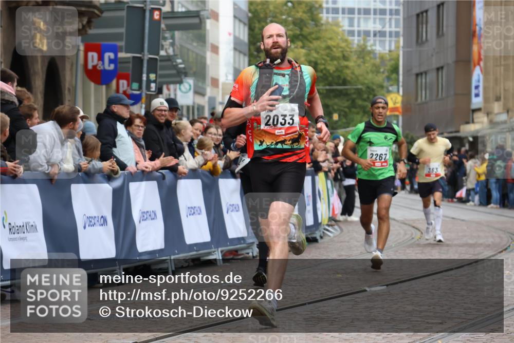 05.10.2025 - 20. swb-Marathon Bremen Strokosch-Dieckow http://msf.ph/oto/9252266 05.10.2025 12:50:31 Ziel 363, 664, 2033, 2267 meine-sportfotos.de