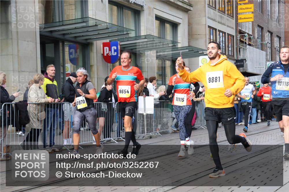05.10.2025 - 20. swb-Marathon Bremen Strokosch-Dieckow http://msf.ph/oto/9252267 05.10.2025 10:55:02 Ziel 9176, 9201, 9318, 9350, 9514, 9654, 9722, 9856, 9881, 9902, 9933, 10003, 10034, 10111, 10116, 10256, 10260, 10262, 10326, 10745, 10970, 11025, 11042, 11115, 11140, 11197, 11317, 11380, 11431, 11702, 9176, 9201, 9318, 9350, 9514, 9654, 9722, 9856, 9881, 9902, 9933, 10003, 10034, 10111, 10116, 10256, 10260, 10262, 10326, 10745, 10970, 11025, 11042, 11115, 11140, 11317 meine-sportfotos.de