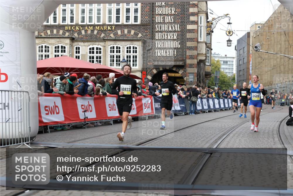 05.10.2025 - 20. swb-Marathon Bremen Yannick Fuchs http://msf.ph/oto/9252283 05.10.2025 10:45:19 Ziel 10091, 10431, 10822, 11488, 11715 meine-sportfotos.de