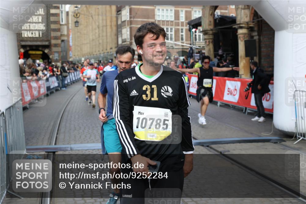 05.10.2025 - 20. swb-Marathon Bremen Yannick Fuchs http://msf.ph/oto/9252284 05.10.2025 10:54:08 Ziel 9313, 9456, 9520, 9548, 9807, 9835, 10046, 10075, 10163, 10484, 10616, 10785, 11152, 11303, 11339, 11432, 11593 meine-sportfotos.de
