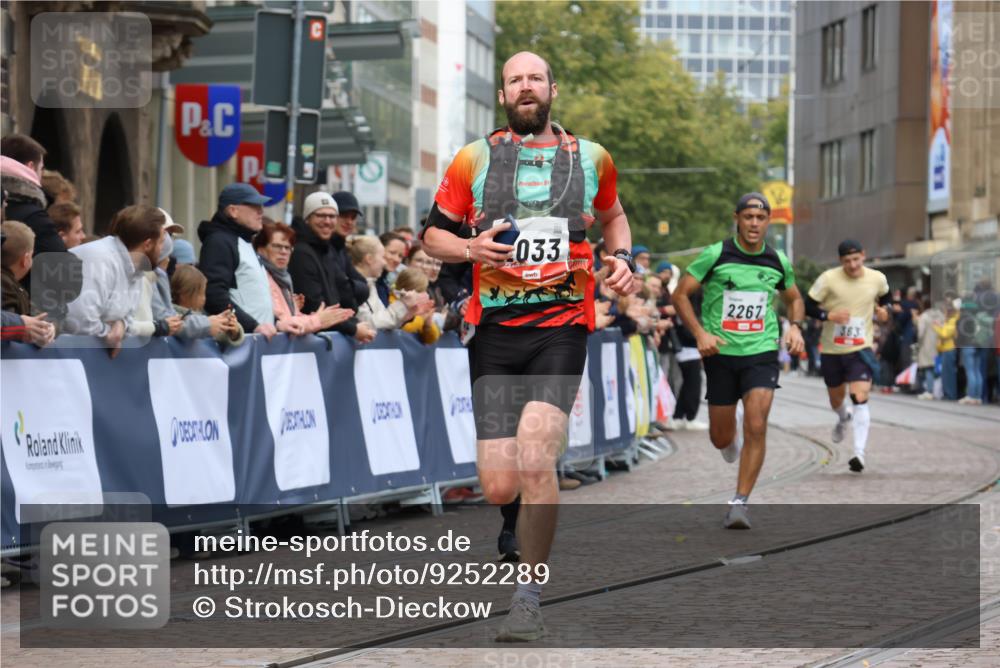 05.10.2025 - 20. swb-Marathon Bremen Strokosch-Dieckow http://msf.ph/oto/9252289 05.10.2025 12:50:31 Ziel 363, 664, 2033, 2267 meine-sportfotos.de