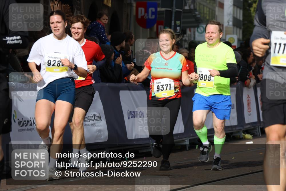 05.10.2025 - 20. swb-Marathon Bremen Strokosch-Dieckow http://msf.ph/oto/9252290 05.10.2025 11:01:28 Ziel 7908, 9278, 9286, 9322, 9371, 10056, 10157, 10324, 10336, 11194, 11493, 11633 meine-sportfotos.de