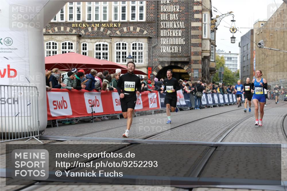 05.10.2025 - 20. swb-Marathon Bremen Yannick Fuchs http://msf.ph/oto/9252293 05.10.2025 10:45:19 Ziel 10091, 10431, 10822, 11488, 11715 meine-sportfotos.de