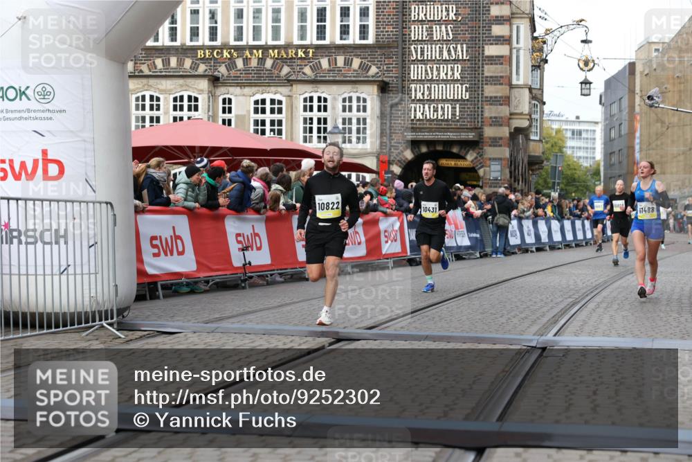 05.10.2025 - 20. swb-Marathon Bremen Yannick Fuchs http://msf.ph/oto/9252302 05.10.2025 10:45:19 Ziel 10091, 10431, 10822, 11488, 11715 meine-sportfotos.de