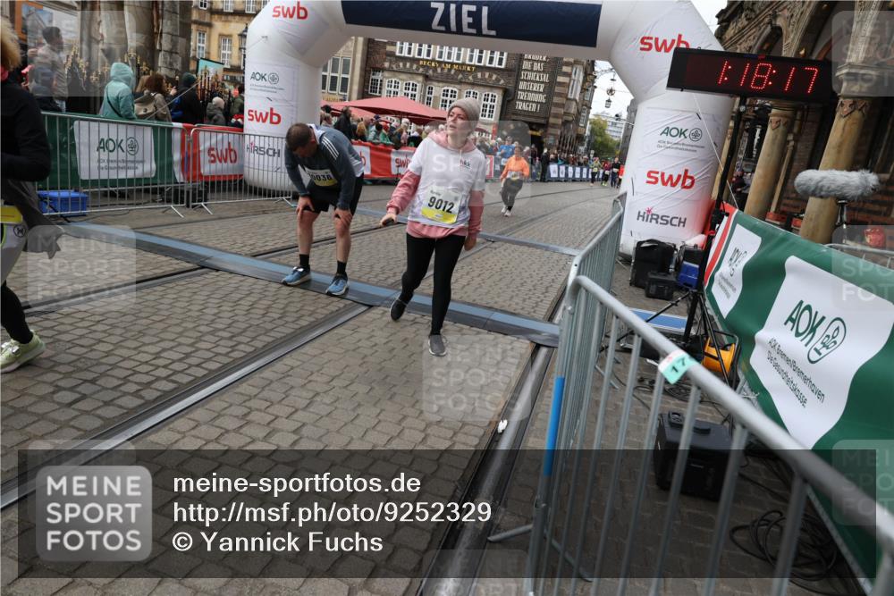 05.10.2025 - 20. swb-Marathon Bremen Yannick Fuchs http://msf.ph/oto/9252329 05.10.2025 11:14:13 Ziel 9012, 9342, 9380, 10036, 10491, 10512, 10721, 11036, 11548 meine-sportfotos.de