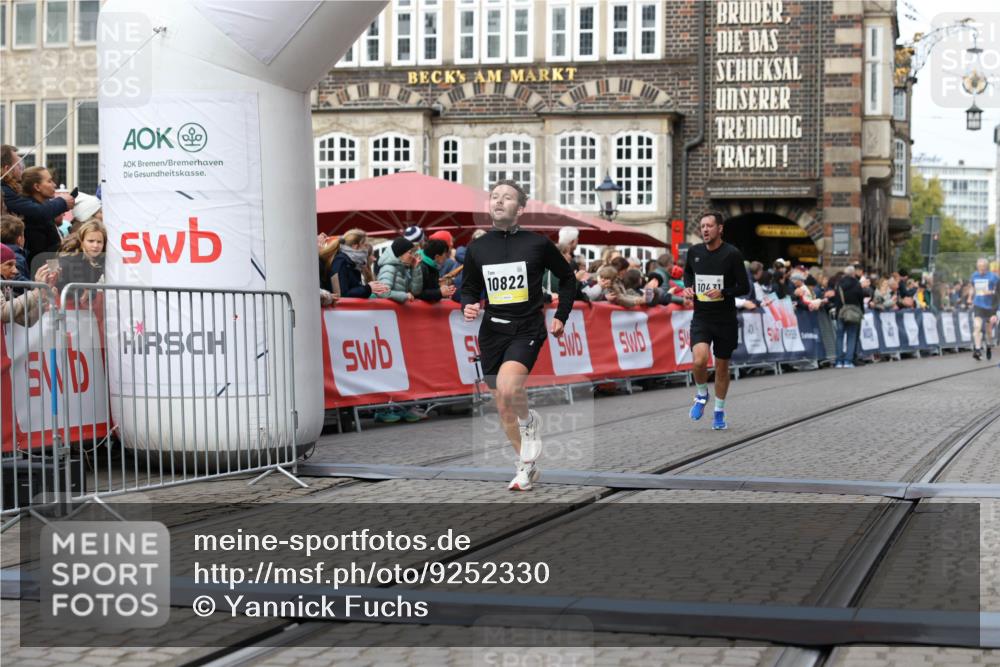05.10.2025 - 20. swb-Marathon Bremen Yannick Fuchs http://msf.ph/oto/9252330 05.10.2025 10:45:19 Ziel 10091, 10431, 10822, 11488, 11715 meine-sportfotos.de